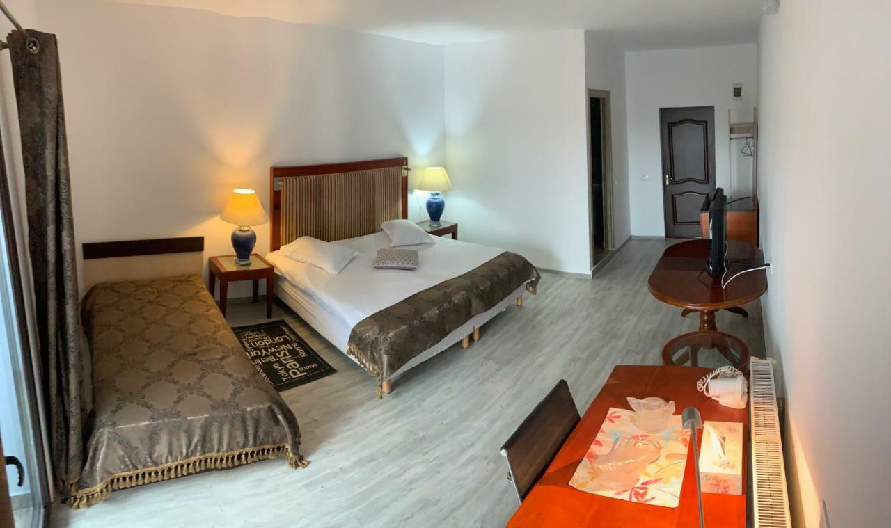 Complex Eos Hotell Valea Lupului  Exteriör bild